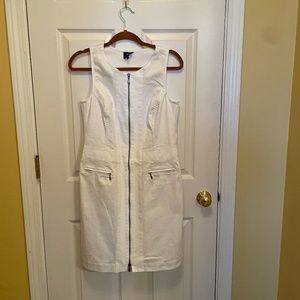 W by Worth Zipper Front White/Gold Flecked Dress Size 6